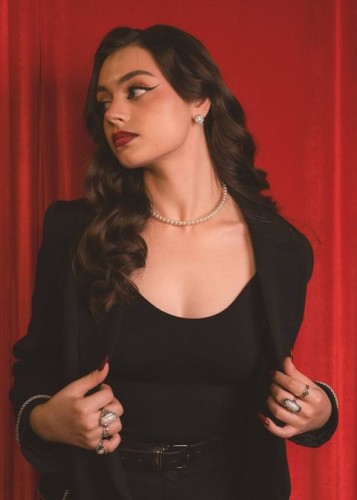 Полли, Г. Сальск